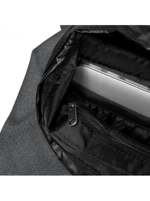 Hátizsák EASTPAK AUSTIN fekete denim kivitelben