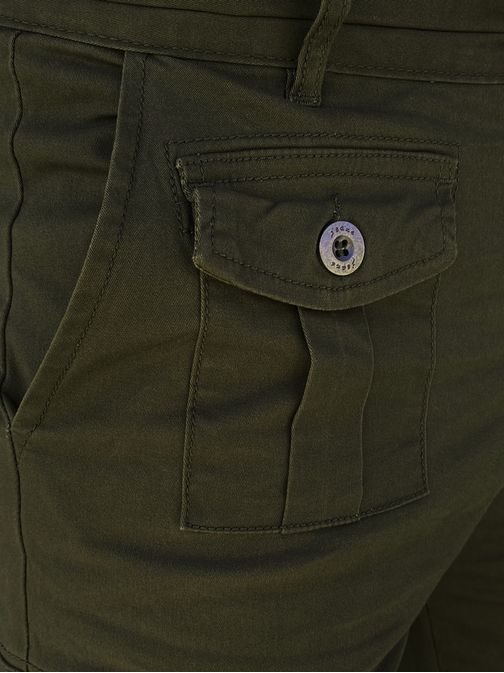 Divatos zöld zsebes rövidnadrág