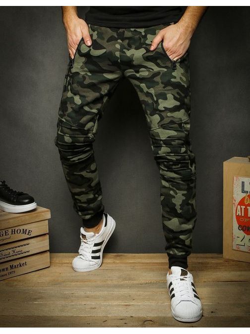 Sötétzöld terepmintás melegítő nadrág