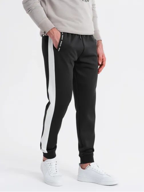 Férfi fekete tréningnadrág kontrasztos szegéllyel V1 PASK-0229