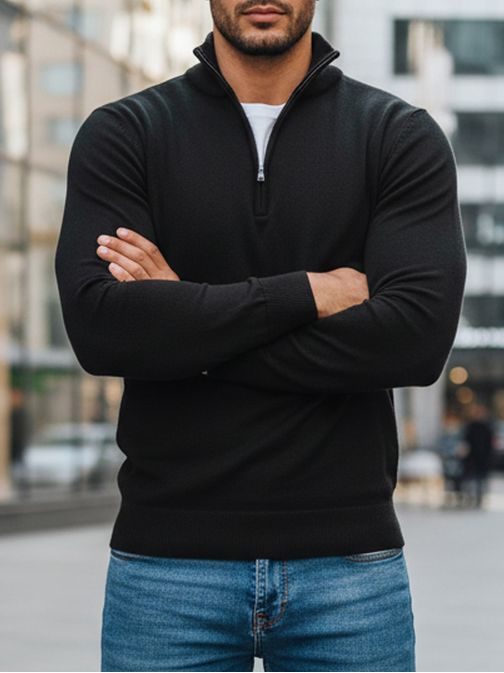 Vonzó fekete pulóver rövid cipzárral