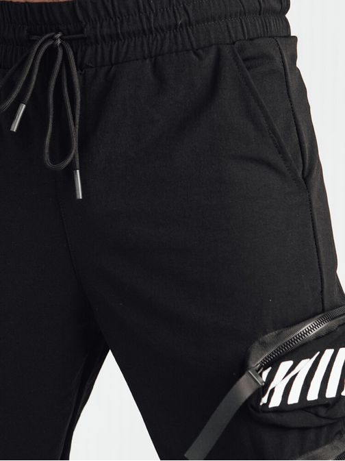 Időtlen fekete jogger nadrág