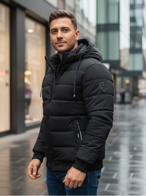 Időtlen fekete téli kabát kapucnival