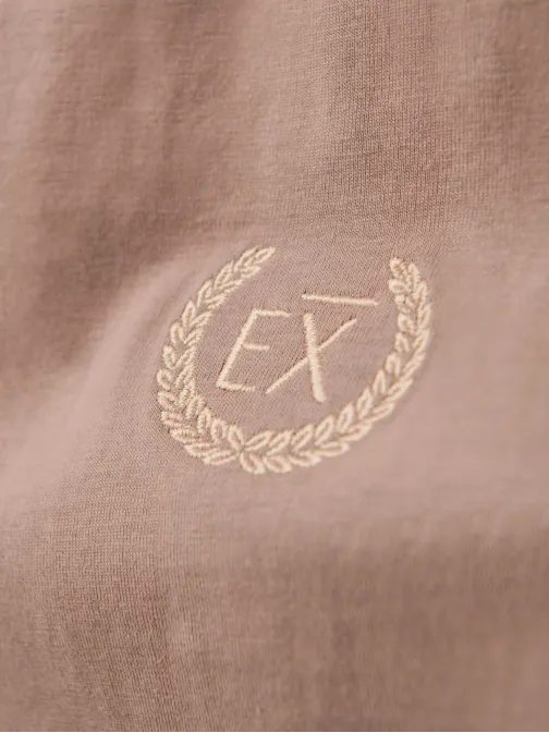 Modern barna hosszú ujjú póló V6 logóval LSCL-0128