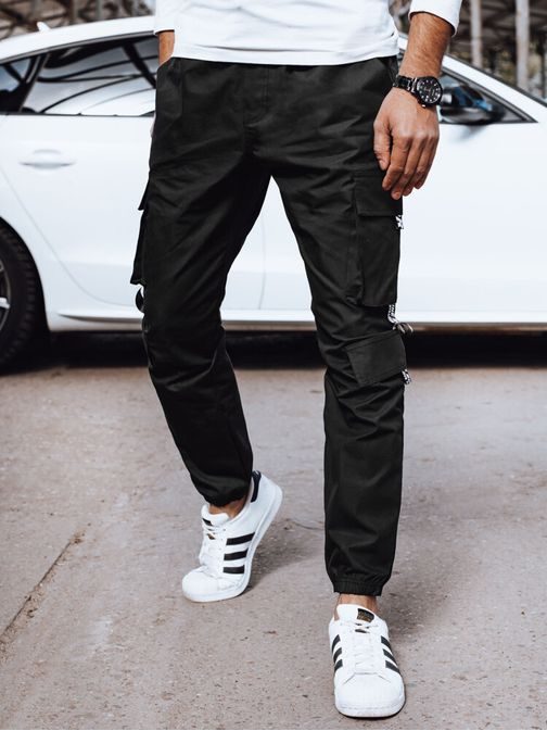 Időtlen fekete zsebes nadrág