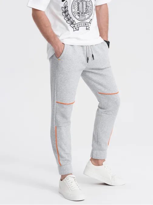 Kényelmes melegítőnadrág steppeléssel szürke meliert om-pask-0145