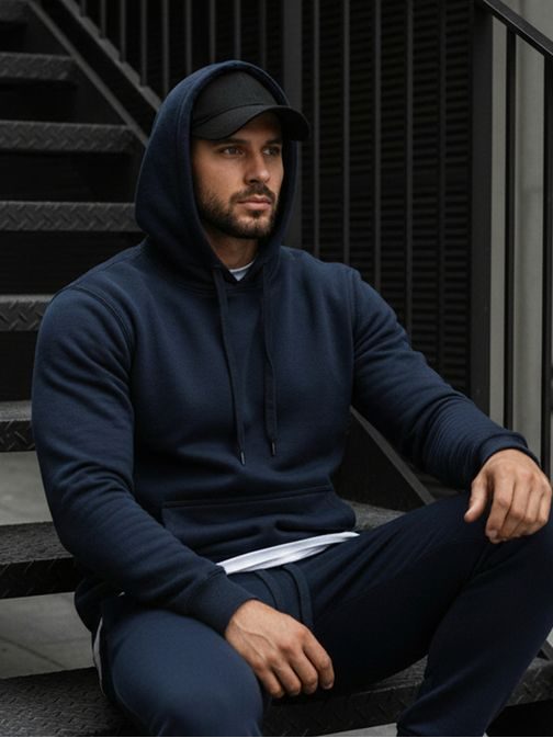 Vonzó sötétkék kapucnis pulóver