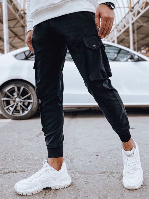 Fekete férfi jogger