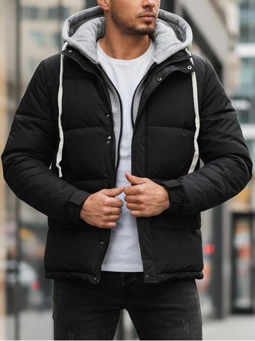 Érdekes fekete téli kabát kapucnival