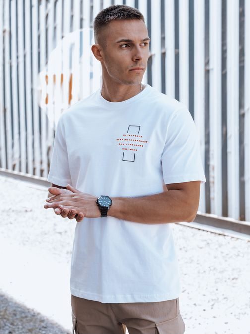 Vonzó fehér póló