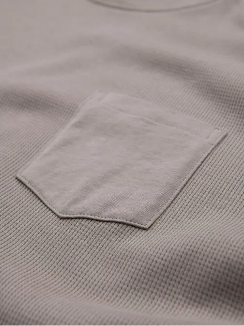 Szürke póló hosszú ujjal és zsebbel om-lscl-0109