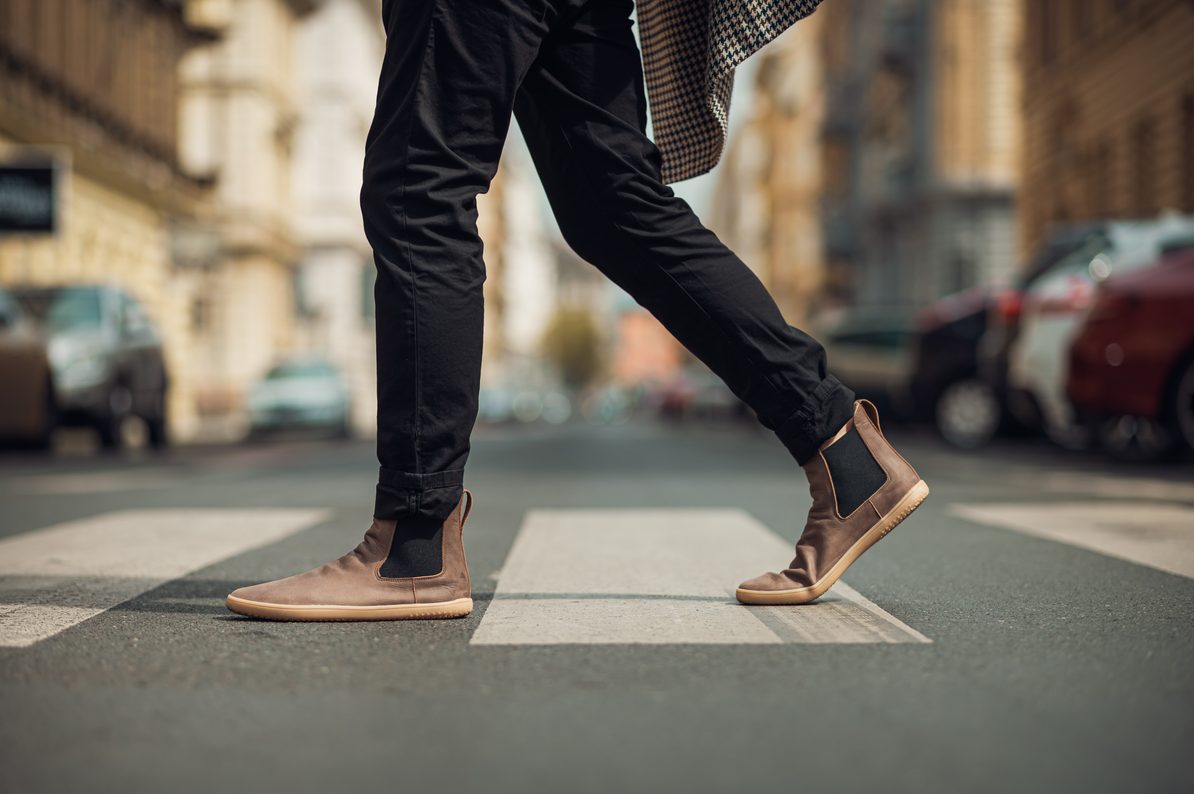 De ce recomandă un fizioterapeut încălțămintea de tip barefoot?