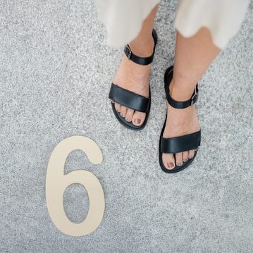 6 redenen om schoenen te dragen die aanvoelen als blote voeten, en wat blote voeten precies inhouden