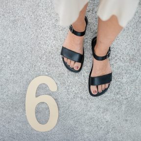 6 redenen om schoenen te dragen die aanvoelen als blote voeten, en wat blote voeten precies inhouden