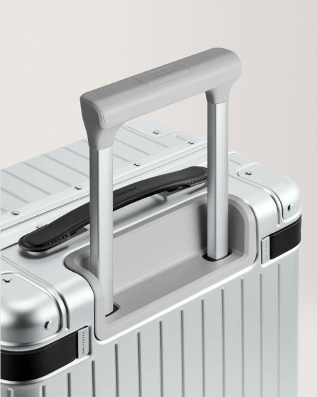 Carl Friedrik — The Carry-on Aluminium