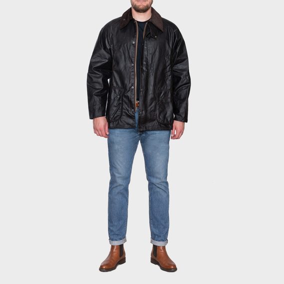 Náš model měří 182 cm a má na sobě bundu velikosti 40/M