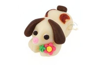 Příležitostná postavička pes pejsek strakatý s kytičkou