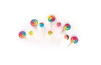 Veselé lízanky – zapichovací cukrová dekorace na dort