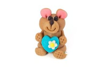 Příležitostná postavička - Medvídek světle hnědý s modrým srdíčkem