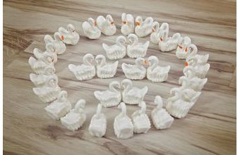 Cukrová dekorace na dort – malá labuť