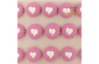 Cukrové dekorace fialové pusinky se srdíčky