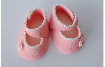 Cukrová dekorace na dort – dětské papučky růžové