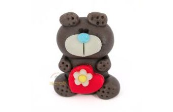 Příležitostná postavička - Medvídek šedý s červeným srdíčkem