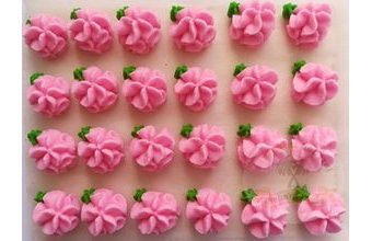 Cukrové ozdoby květy na platíčku 19