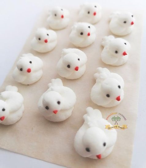 Cukrové dekorace holubičky