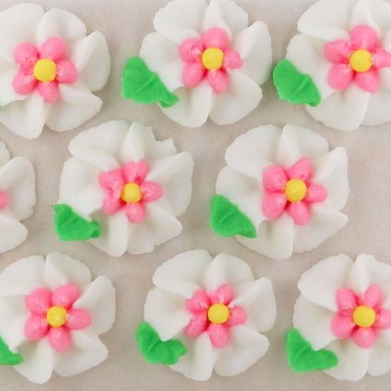 Cukrové dekorace velké květy na platíčku 11