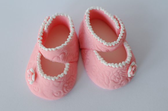 Cukrová dekorace na dort – dětské papučky růžové