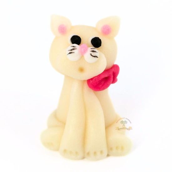 Příležitostná postavička kočička bílá