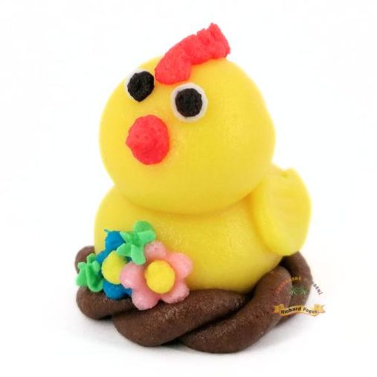 Příležitostná postavička slepička žlutá