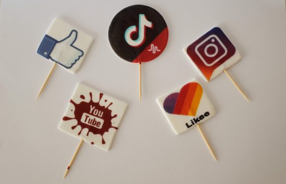 Sada cukrových dekorací na dort – sociální sítě (Facebook, TikTok, YouTube, Instagram)