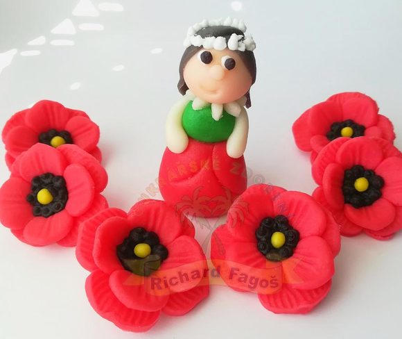 Příležitostná postavička maková panenka