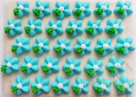 Cukrové ozdoby květy na platíčku 22