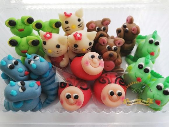 Modelované postavičky 2 DINO 18ks