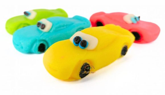 Jedlá figurka 4 - Závodní autíčko žluté
