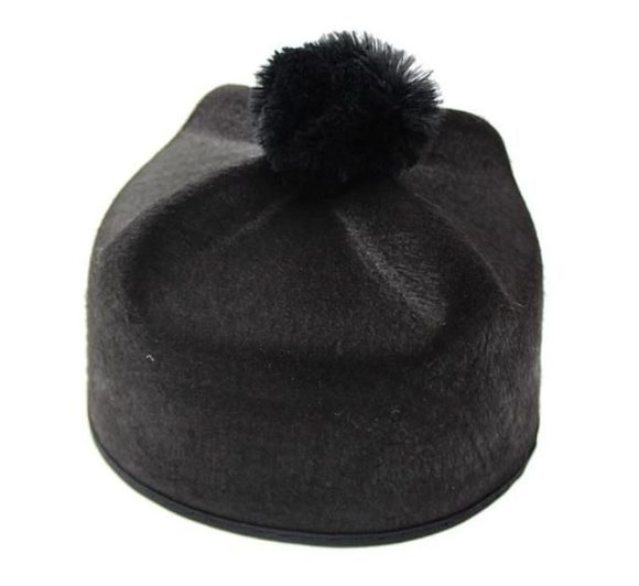 Klobouk-čepice Kněz