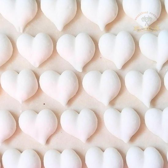 Cukrové dekorace bílá srdíčka