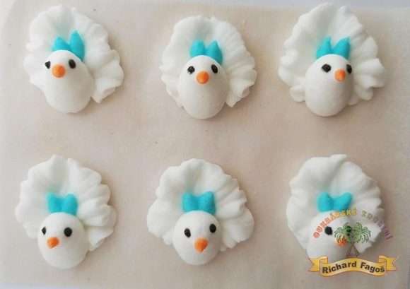 Cukrové dekorace holubičky s modrou mašlí