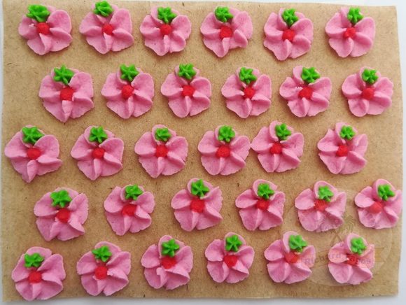 Cukrové ozdoby květy na platíčku 12