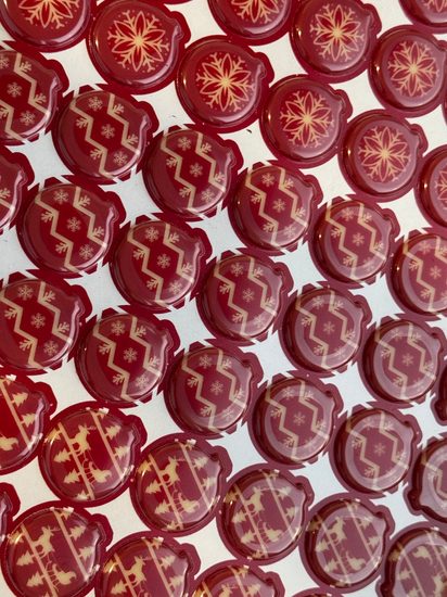 Čokoládová dekorace - baňky červené 189 ks