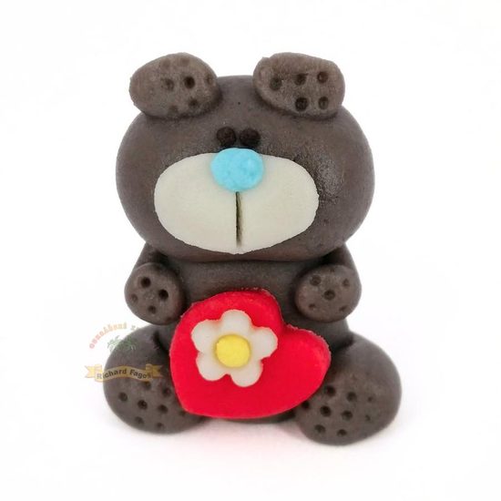 Příležitostná postavička - Medvídek šedý s červeným srdíčkem