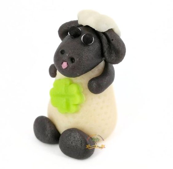 Příležitostná postavička ovečka se čtyřlístkem