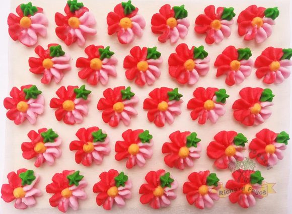 Cukrové ozdoby květy na platíčku 27
