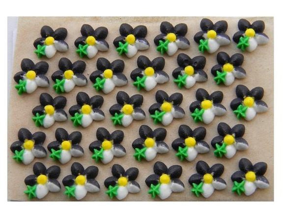 Cukrové ozdoby květy na platíčku 11