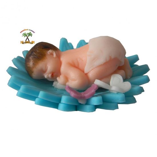 Modelované miminko na modrém květu