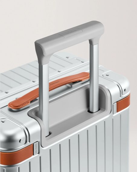 Carl Friedrik — The Carry-on Aluminium