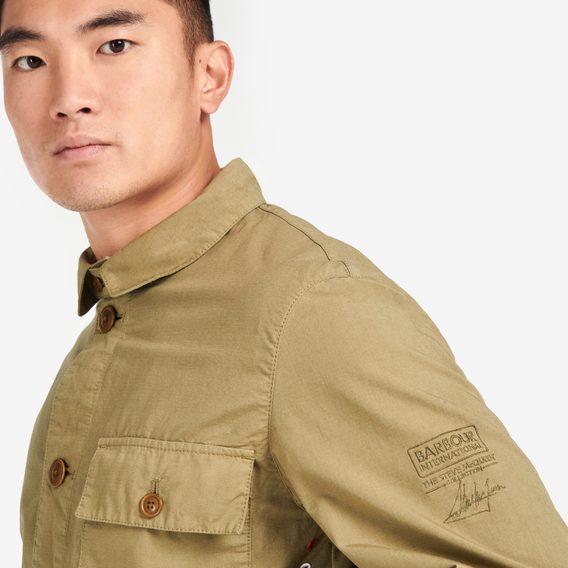 Odolná bavlnená bunda Barbour International McQueen Terrance Chore - Olive